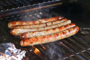 Würstchen auf dem Grill