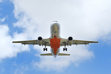 着陸中の旅客機