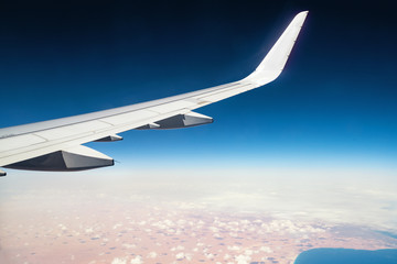Vom Mittelmeer nach Afrika - Blick aus dem Flugzeugfenster 