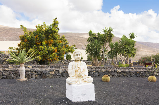 Buda en jardin