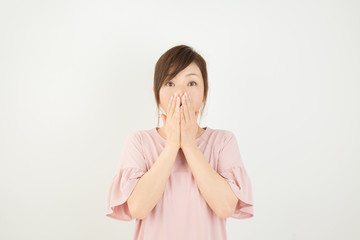 驚く女性
