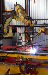 Working welding machine in the steel and pivot manufacturing industry.