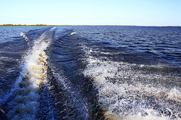 Splashes from the strong waves - 148901285