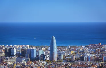 Blick auf Barcelona, Turm Agbar und das Mittelmeer © tanaonte
