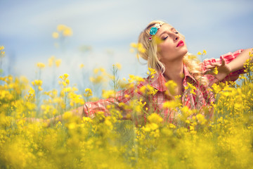 Naklejka na ściany i meble Young girl enjoy in blooming yellow field