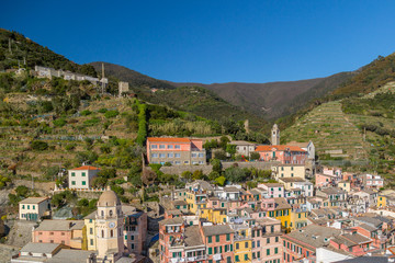 Fototapeta na wymiar Colourful Vernazza in National park Cinque Terre, Liguria, Italy