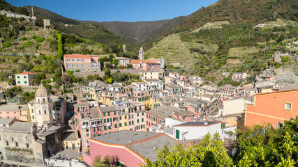 Fototapeta na wymiar Colourful Vernazza in National park Cinque Terre, Liguria, Italy