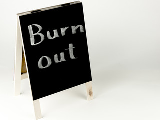 Schwarze Tafel mit Aufschrift Burnout