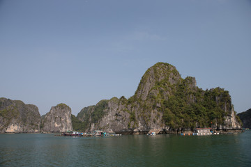 Fototapeta na wymiar Island scene in near Cat Ba Island, Vietnam