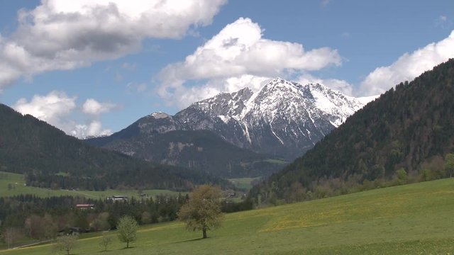 Kitzb&uuml;hel, Itter, Dorf, Brixental, Inntal, Wilder Kaiser, Schnee, Eis, Feld, bl&uuml;hen, wachsen, Zeit, Schloss Itter, Brandenberger Alpen, Wolken, 
