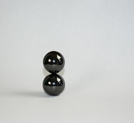 Balancing Pair of spheres or balls