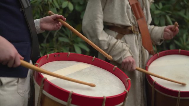 Revolutionary War drummers before the battle