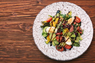 Salad with tuna, egg, tomato and beans