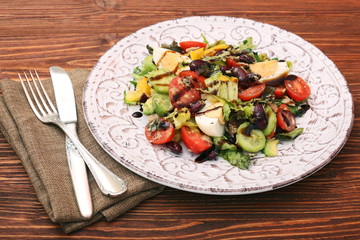 Salad with tuna, egg, tomato and beans