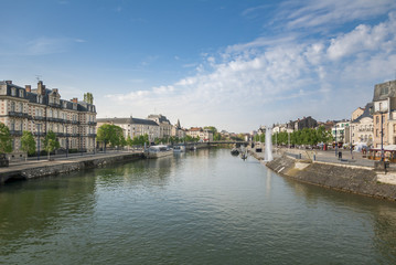 Fototapeta na wymiar Quai de Londres sur les rives de la Meuse