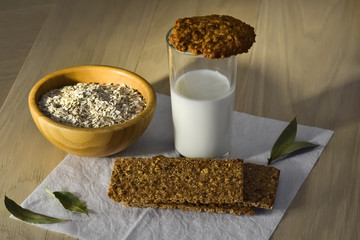 Flatbread crackers and a glass of milk with oat flakes.