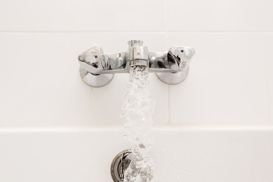 Luxury bath tub and faucet with water.