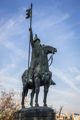 Obraz premium Vimara Peres monument next to cathedral in Porto, Portugal
