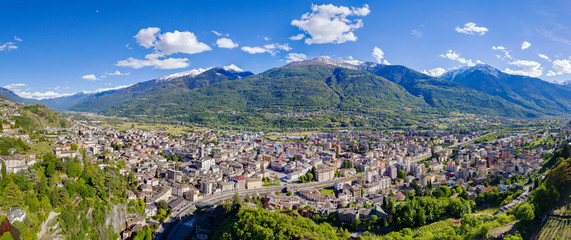 Valtellina (IT) - Vista aerea panoramica di Sondrio da Mossini verso sud - obrazy, fototapety, plakaty