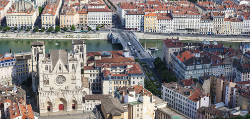 Fototapeta na wymiar Famous view of Lyon with cathedral