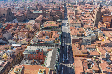 Obraz premium Aerial view of Bologna downtown with Maggiore Square, City Hall and Rizzoli Street from Asinelli tower, Italy