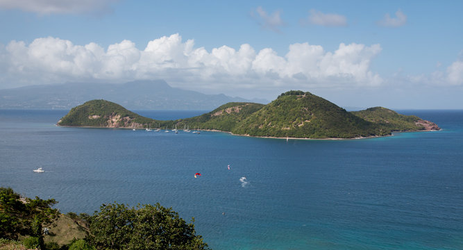 Vue sur l'Ilet &agrave; Cabrit depuis les Saintes