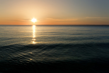 Obraz premium sunrise on the water / Early summer morning bright sky Beach