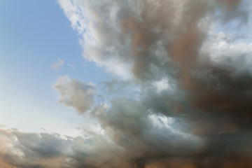 Obraz premium stormy skies of spring / vivid landscape spring sky before the rain
