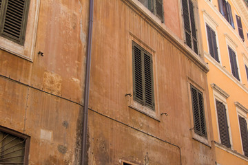 Fototapeta na wymiar Typical rome building facade, Italy