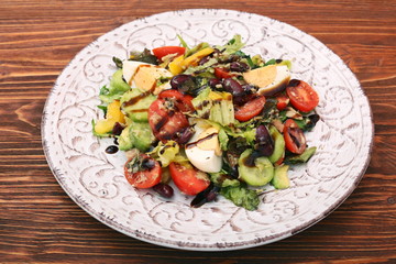 Salad with tuna, egg, tomato and beans