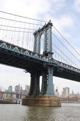 Obraz premium New York Manhattan Bridge from below