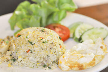 stir fried rice with fried egg