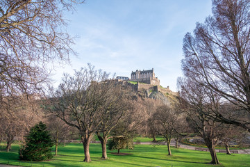 Naklejka premium Edinburgh Castle with view of Princes Street Garden, United Kingdom