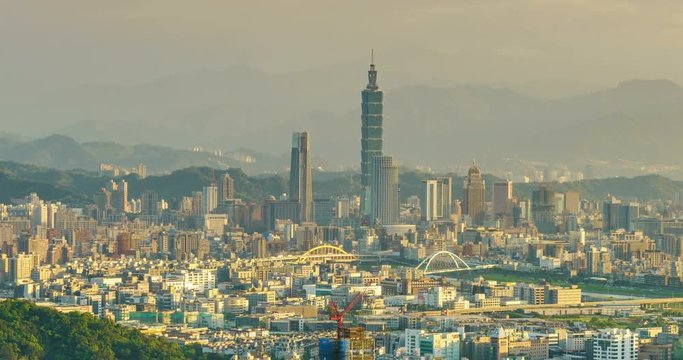 4k Time lapse - Day to night of Taipei city skyline, Taiwan 
