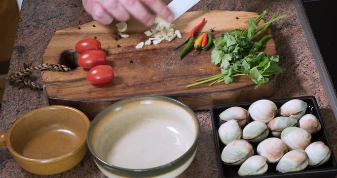 Time lapse view of the preparation of delicious spaghetti alle vongole (clams)