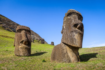 Moais statues on Rano Raraku volcano, easter island - obrazy, fototapety, plakaty
