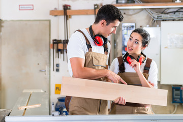 Cabinet maker marking board for cutting