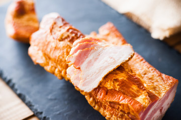 Sliced smoked meat 