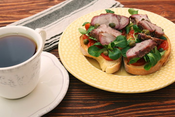 Open sandwich with pork greens and capers