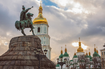 Monument Bohdan Khmelnytsky, Cathédrale Sainte-Sophie, vue depuis la place Sophia. Kiev, Ukraine