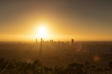 Fototapeta premium Sunrise over Brisbane and surrounds, giving a silhouette of the cityscape. Viewed from Mt Coot-tha lookout