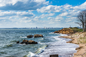 Atlantic Ocean in Lighthouse Point Park in New Haven Connecticut - obrazy, fototapety, plakaty