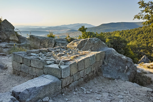 รูปภาพPerperikon เลือกดูภาพถ่ายสต็อก เวกเตอร์ และวิดีโอ1,272 Adobe