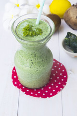 Healthy green smoothie with spinach,kiwi and lemon.