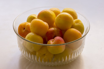 A handful of ripe apricots to eat