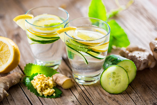 Detox Getr&auml;nk aus Ingwer, Zitrone, Gurke, Minze, Melisse - Infused Water - Schlankwasser - Superdrink - Superfood - Powerdrink