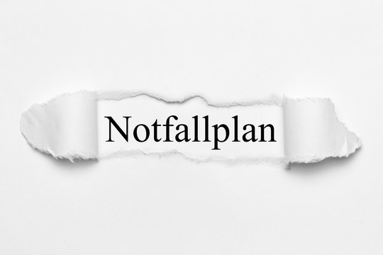 Notfallplan auf wei&szlig;en gerissenen Papier