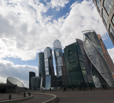 Russia, 27/04/2017: lo skyline della Mosca moderna con i grattacieli del Centro di affari internazionali, noto anche come Moskva-City, un quartiere d'affari sul fiume Moscova