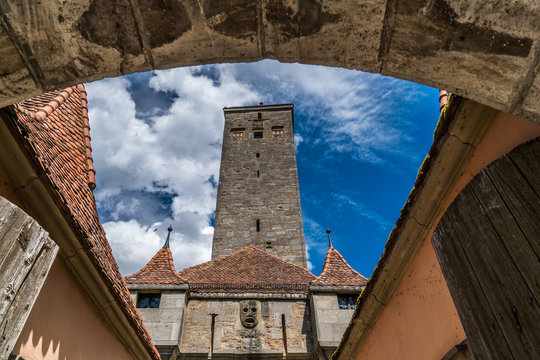 Stadttor "Alte Burg" in Rothenburg ob der Tauber mit dem so genannten Neidkopf