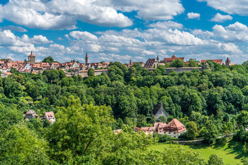 Fototapeta premium Altstadt-Skyline von Rothenburg ob der Tauber in Deutschland